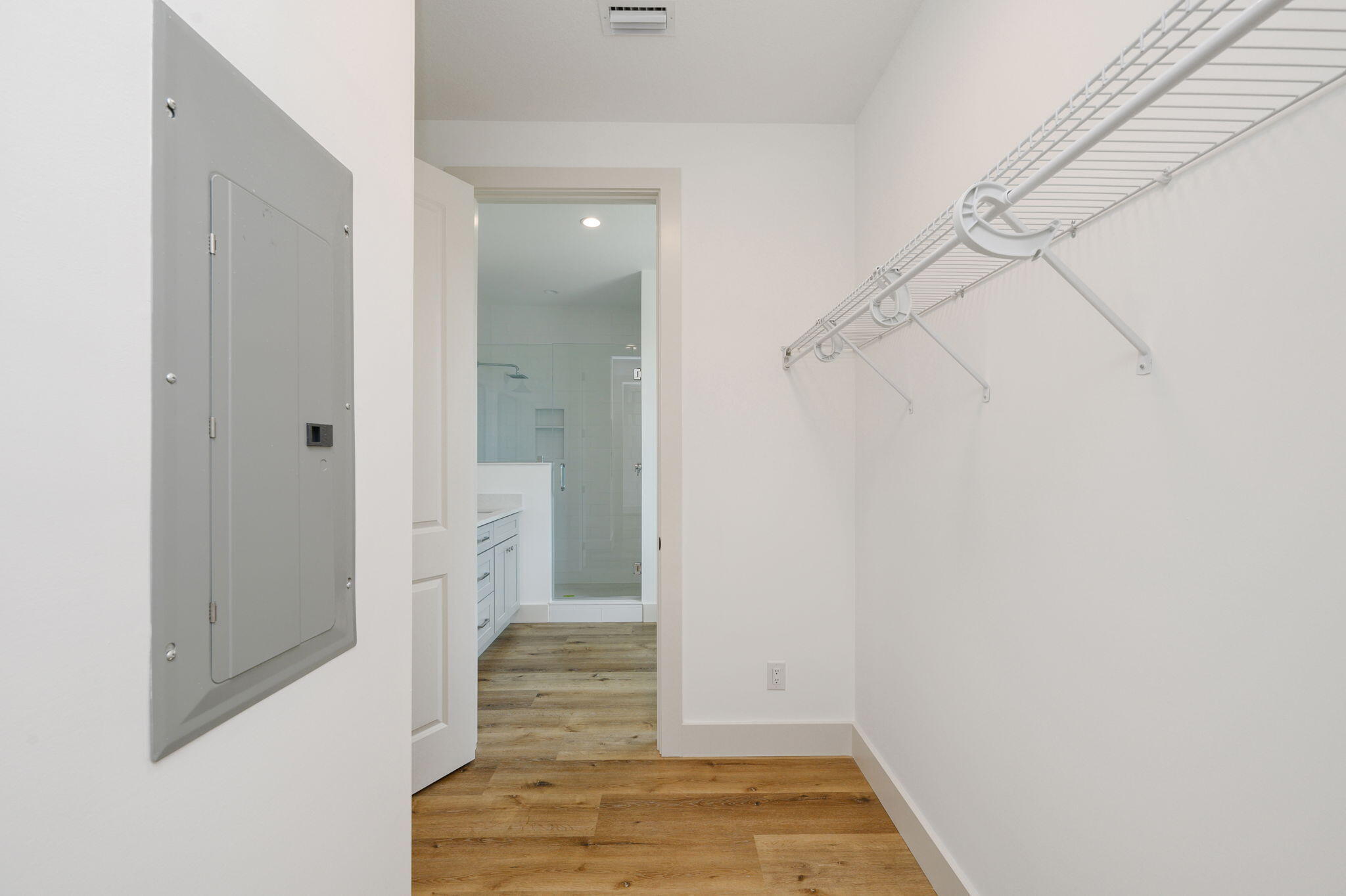 ENCHANTED ESTATES - Residential Lease