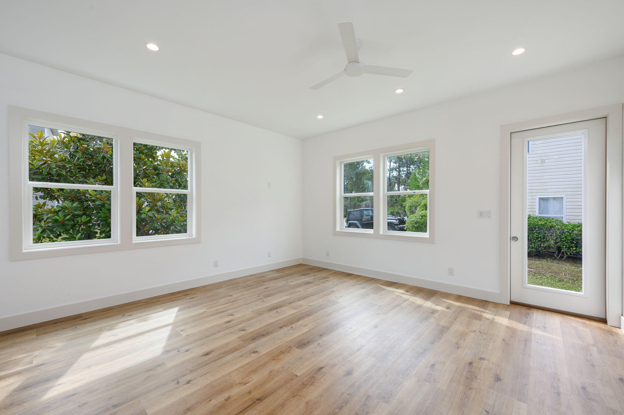 ENCHANTED ESTATES - Residential Lease