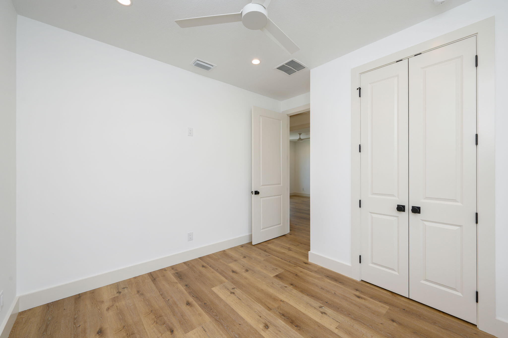 ENCHANTED ESTATES - Residential Lease