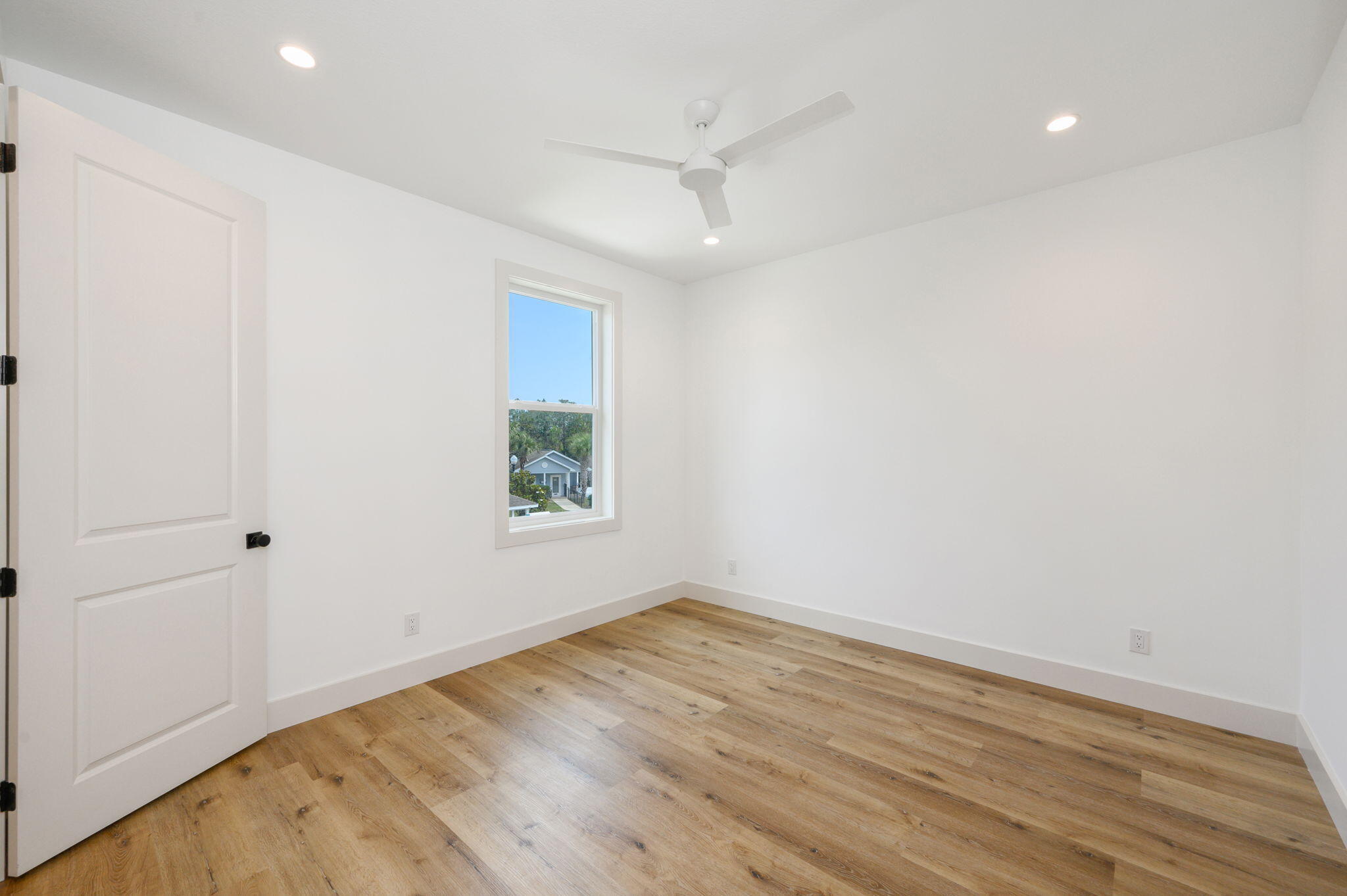 ENCHANTED ESTATES - Residential Lease