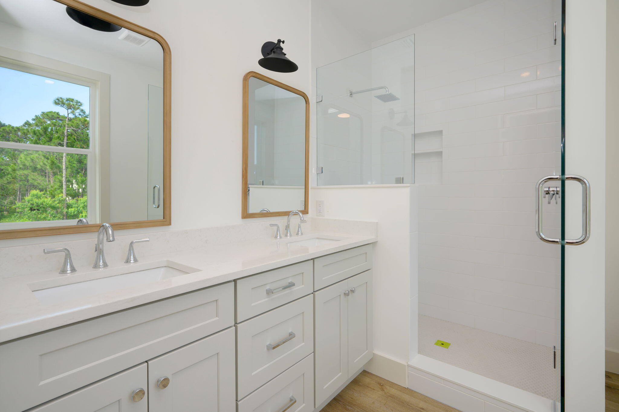 ENCHANTED ESTATES - Residential Lease