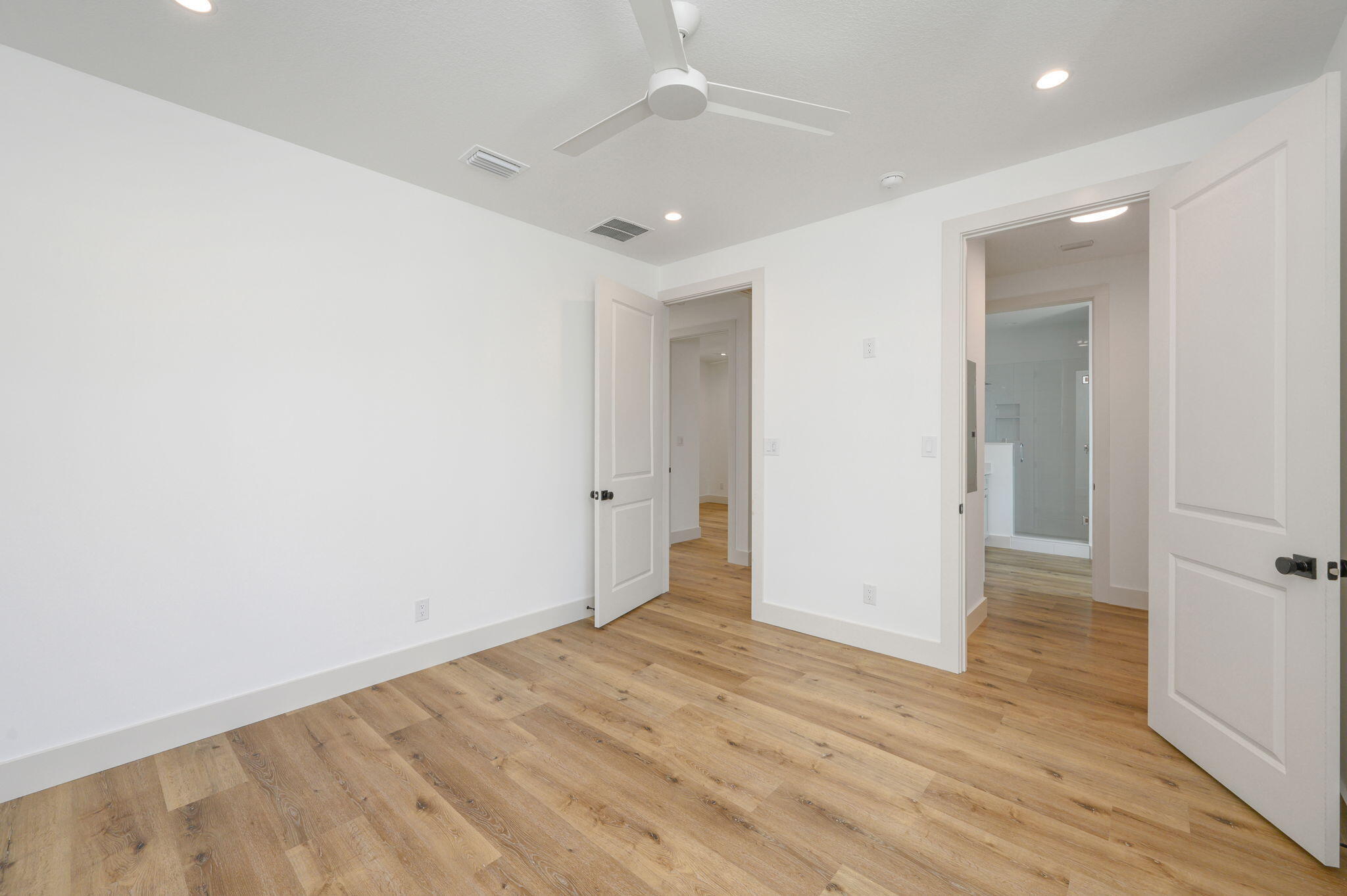 ENCHANTED ESTATES - Residential Lease