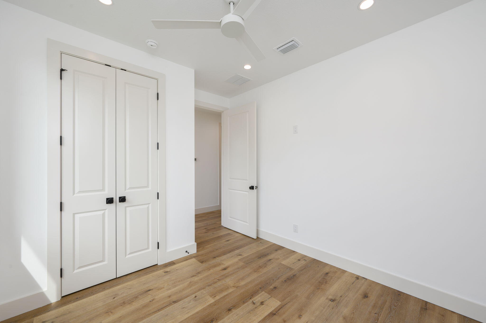 ENCHANTED ESTATES - Residential Lease