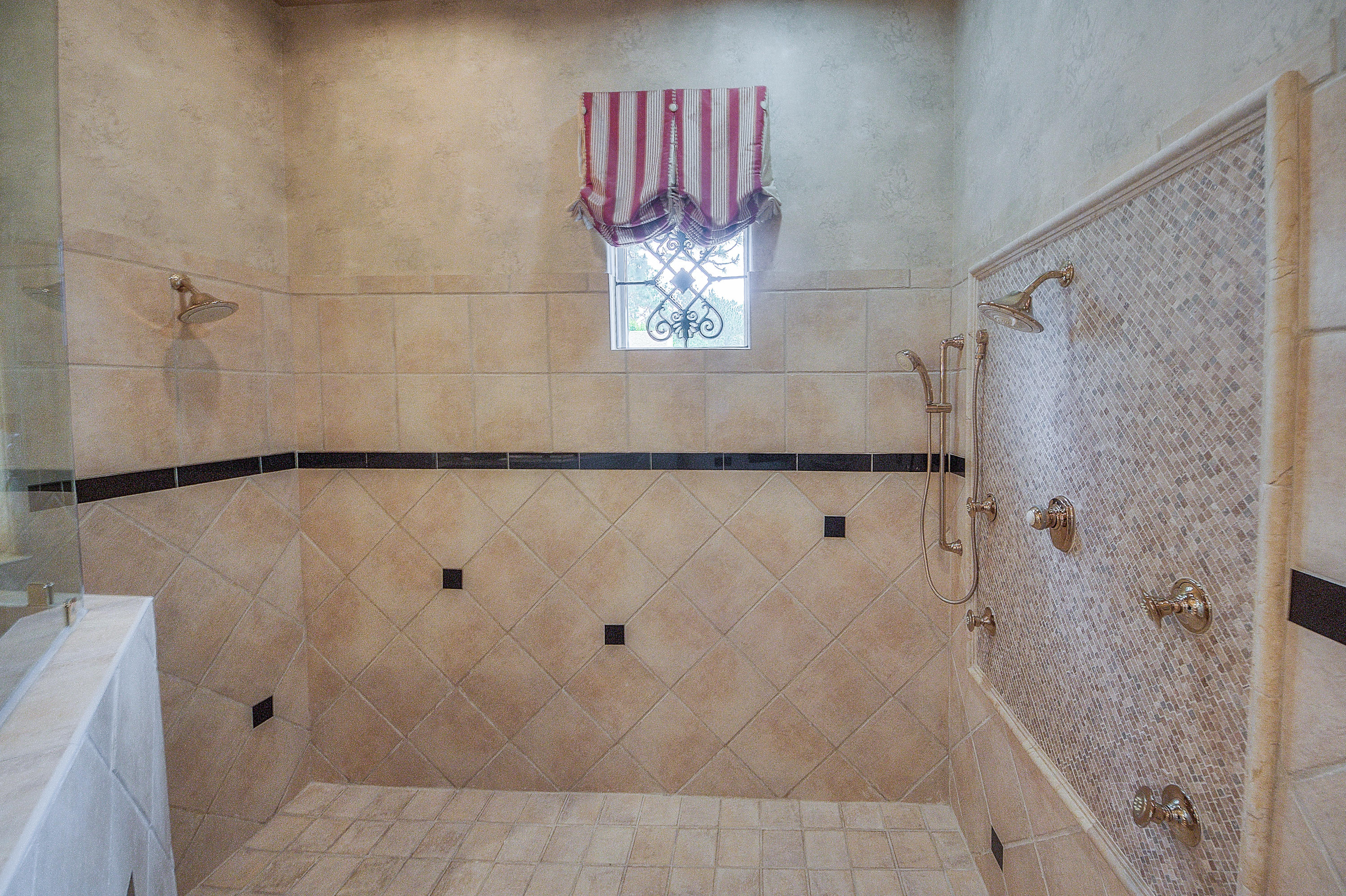 BURNT PINE - Residential