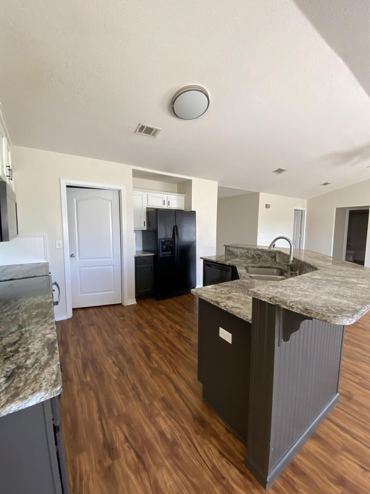 TRIPLE LAKES ESTATES - Residential Lease