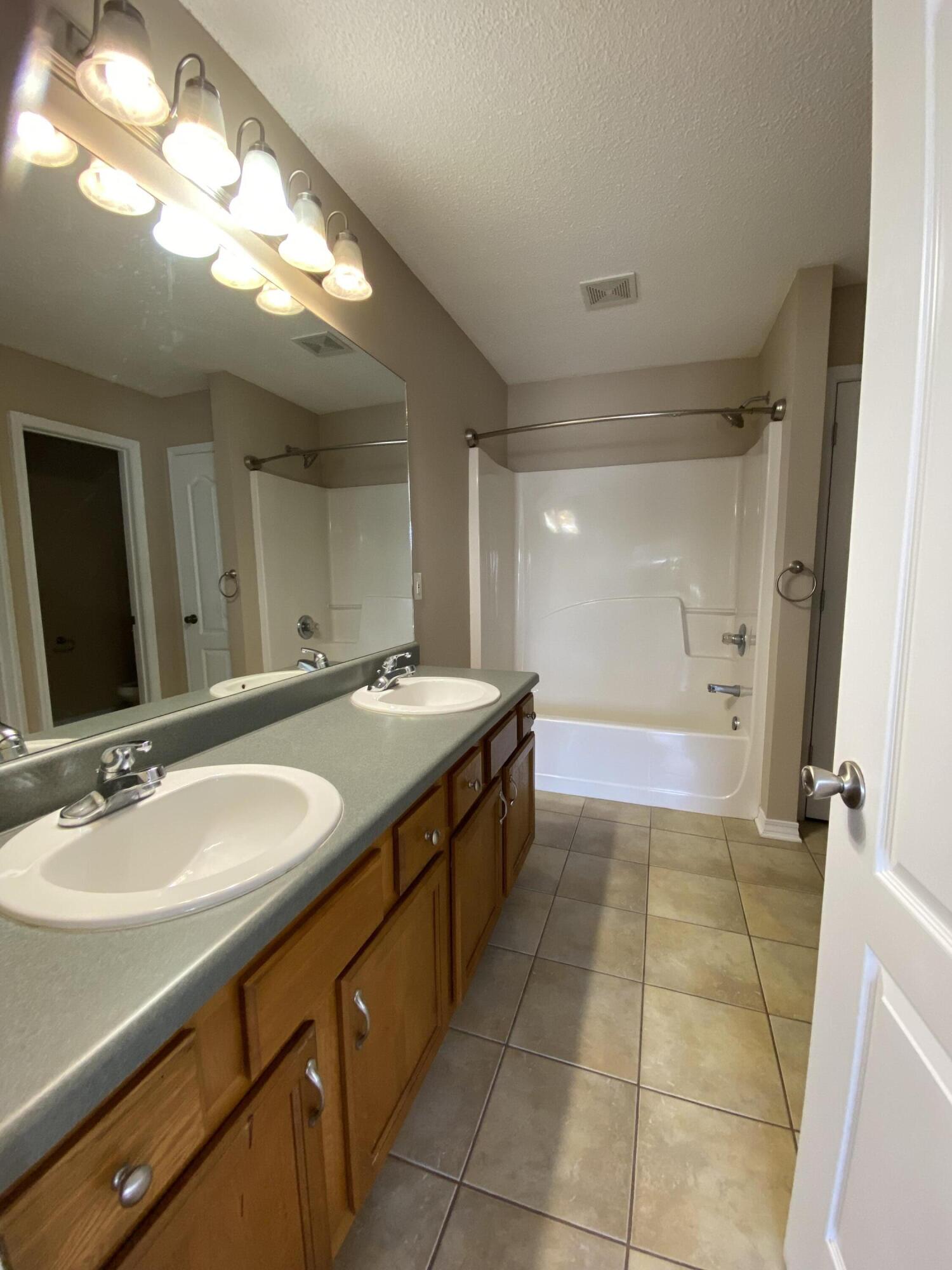 TRIPLE LAKES ESTATES - Residential Lease