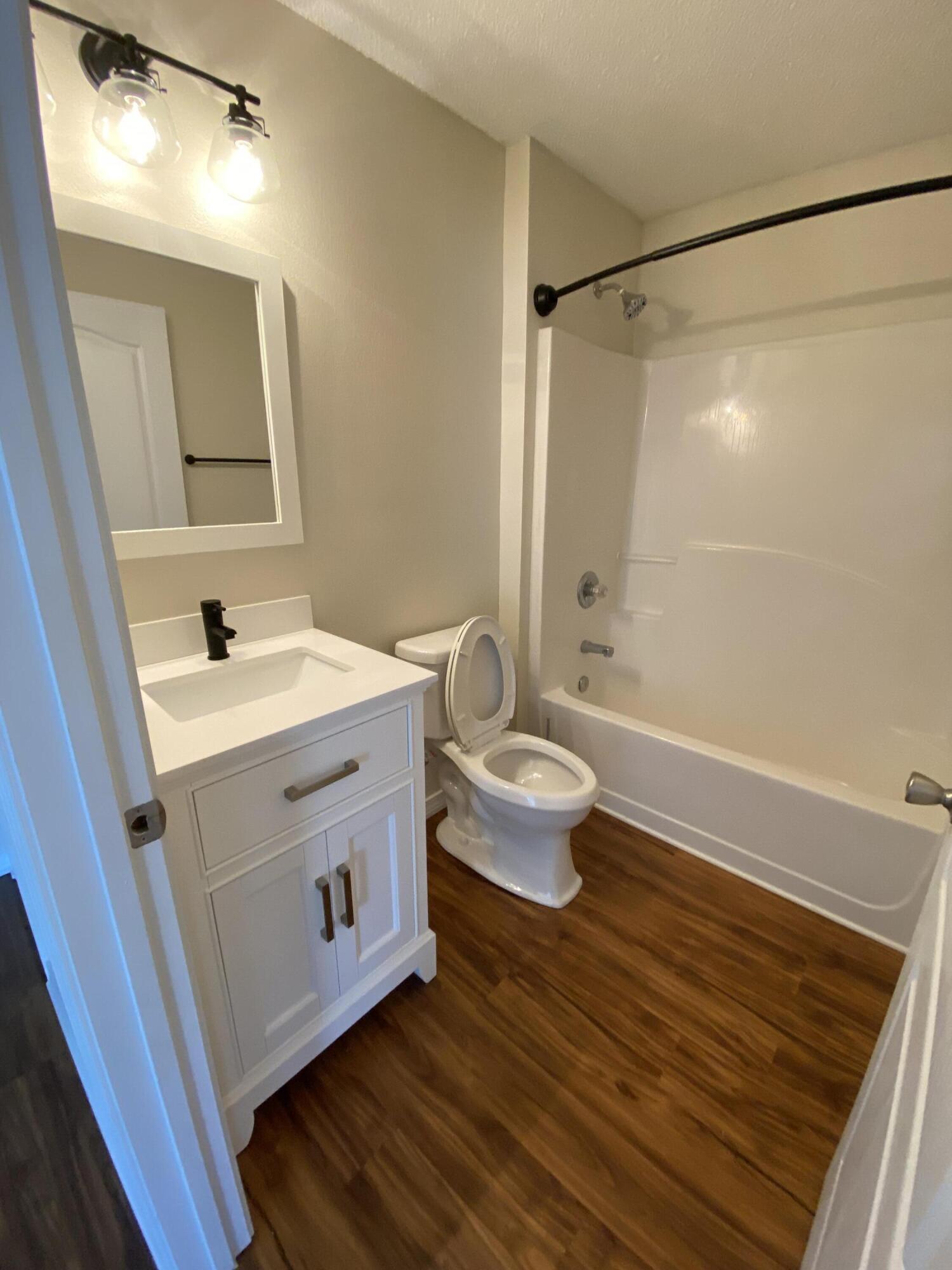 TRIPLE LAKES ESTATES - Residential Lease