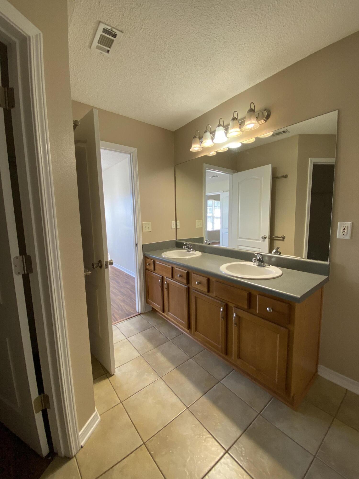 TRIPLE LAKES ESTATES - Residential Lease