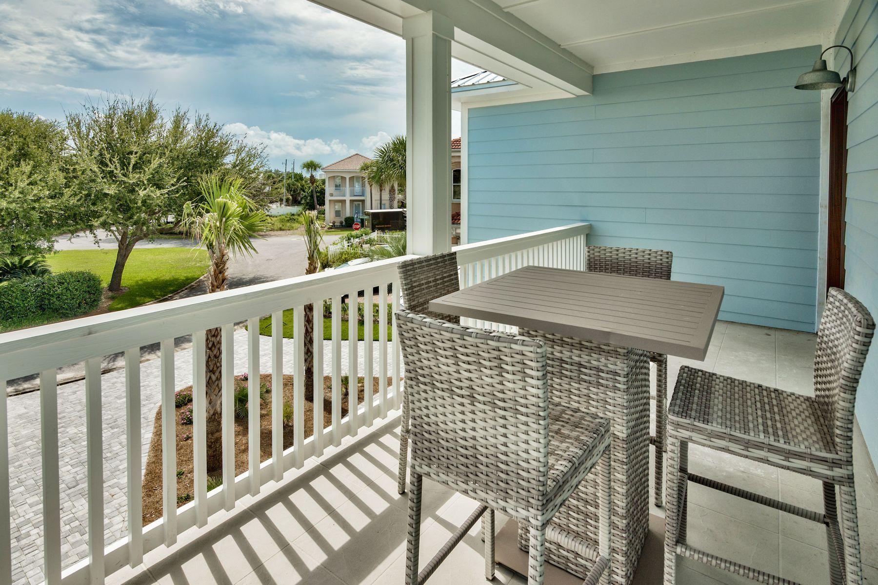 EMERALD WATERS VILLAGE - Residential