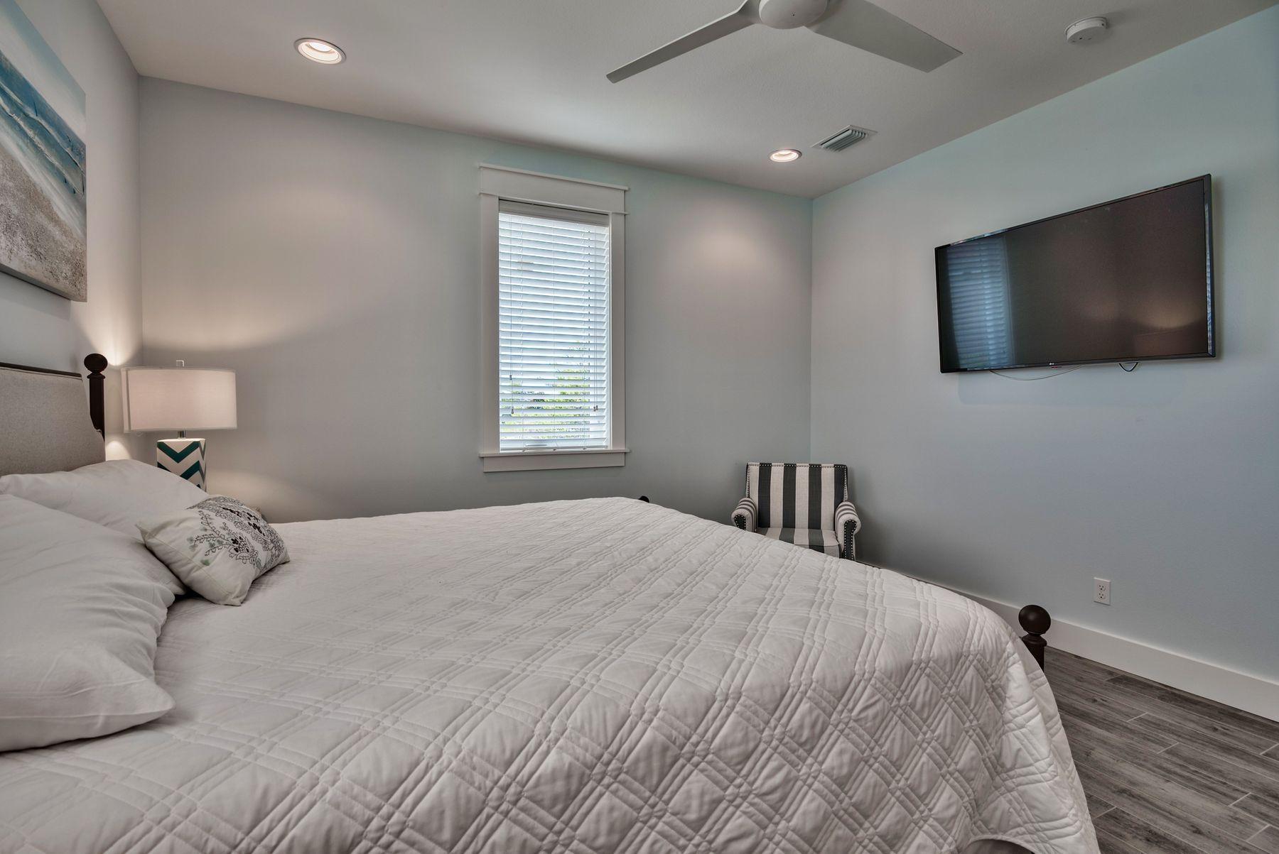 EMERALD WATERS VILLAGE - Residential