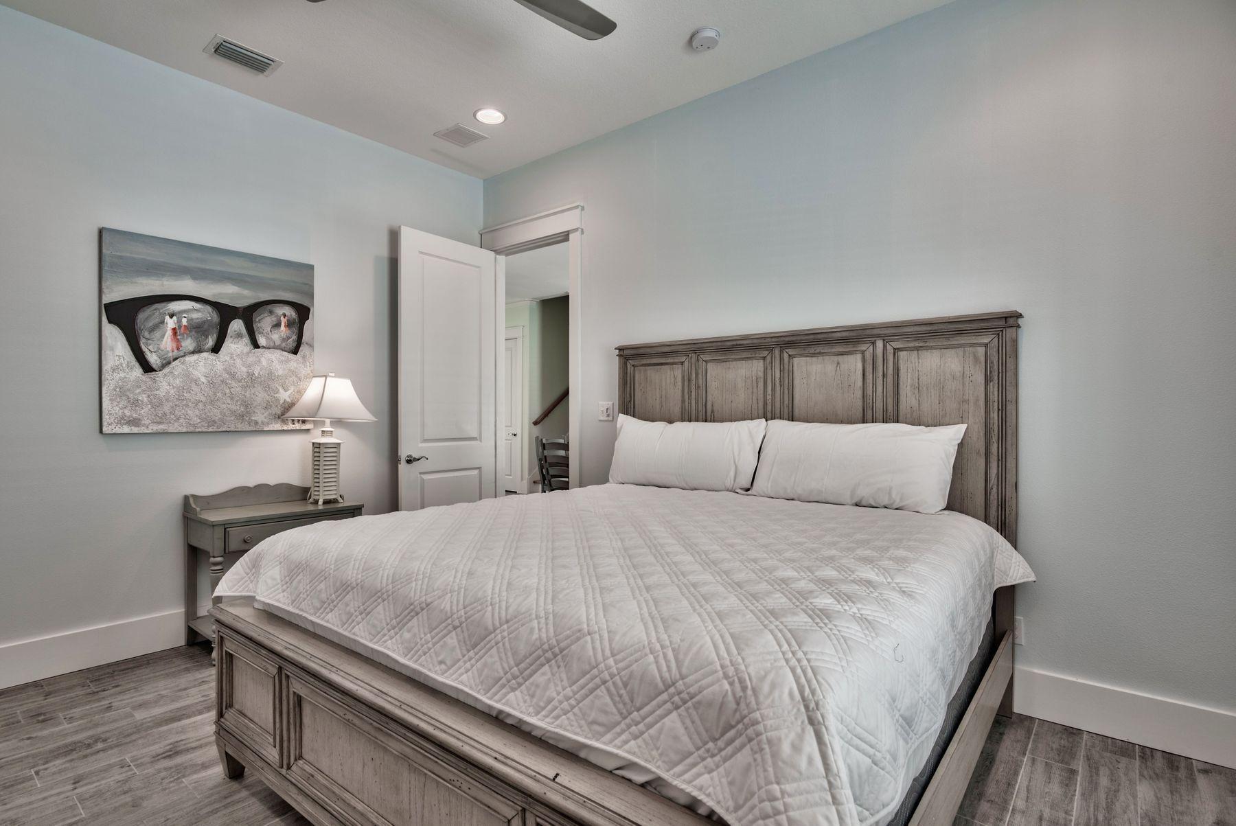EMERALD WATERS VILLAGE - Residential