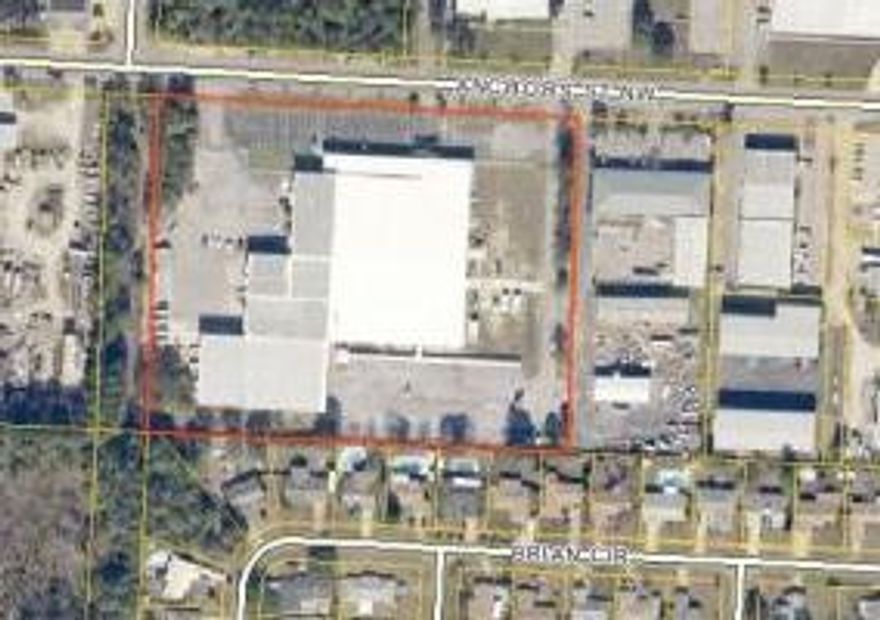 20,000 SF warehouse with 1 ground level roll up doors, heated and cooled fenced yard, 1 000 sf of office space, 24' plus ceiling height, the adjoining part leased long term to a defense contractor