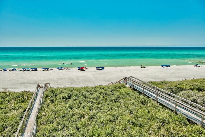 Lot 9-B BEING MORE PARTICULARLY DESCRIBED AS:COM AT THE NE/C OF LOT 10 DANABEACH S/D - Residential