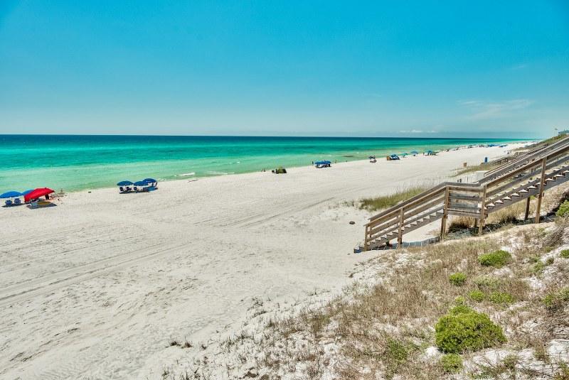 Lot 9-B BEING MORE PARTICULARLY DESCRIBED AS:COM AT THE NE/C OF LOT 10 DANABEACH S/D - Residential