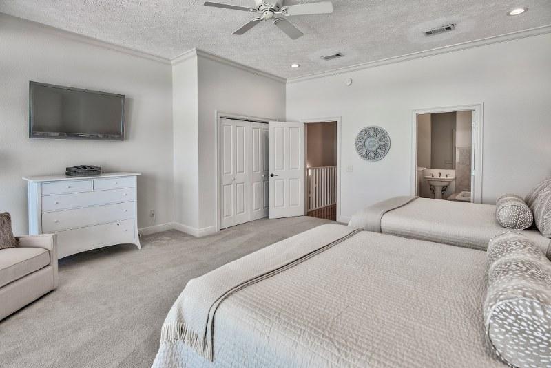 Lot 9-B BEING MORE PARTICULARLY DESCRIBED AS:COM AT THE NE/C OF LOT 10 DANABEACH S/D - Residential
