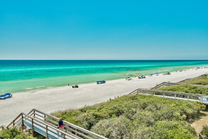 Lot 9-B BEING MORE PARTICULARLY DESCRIBED AS:COM AT THE NE/C OF LOT 10 DANABEACH S/D - Residential