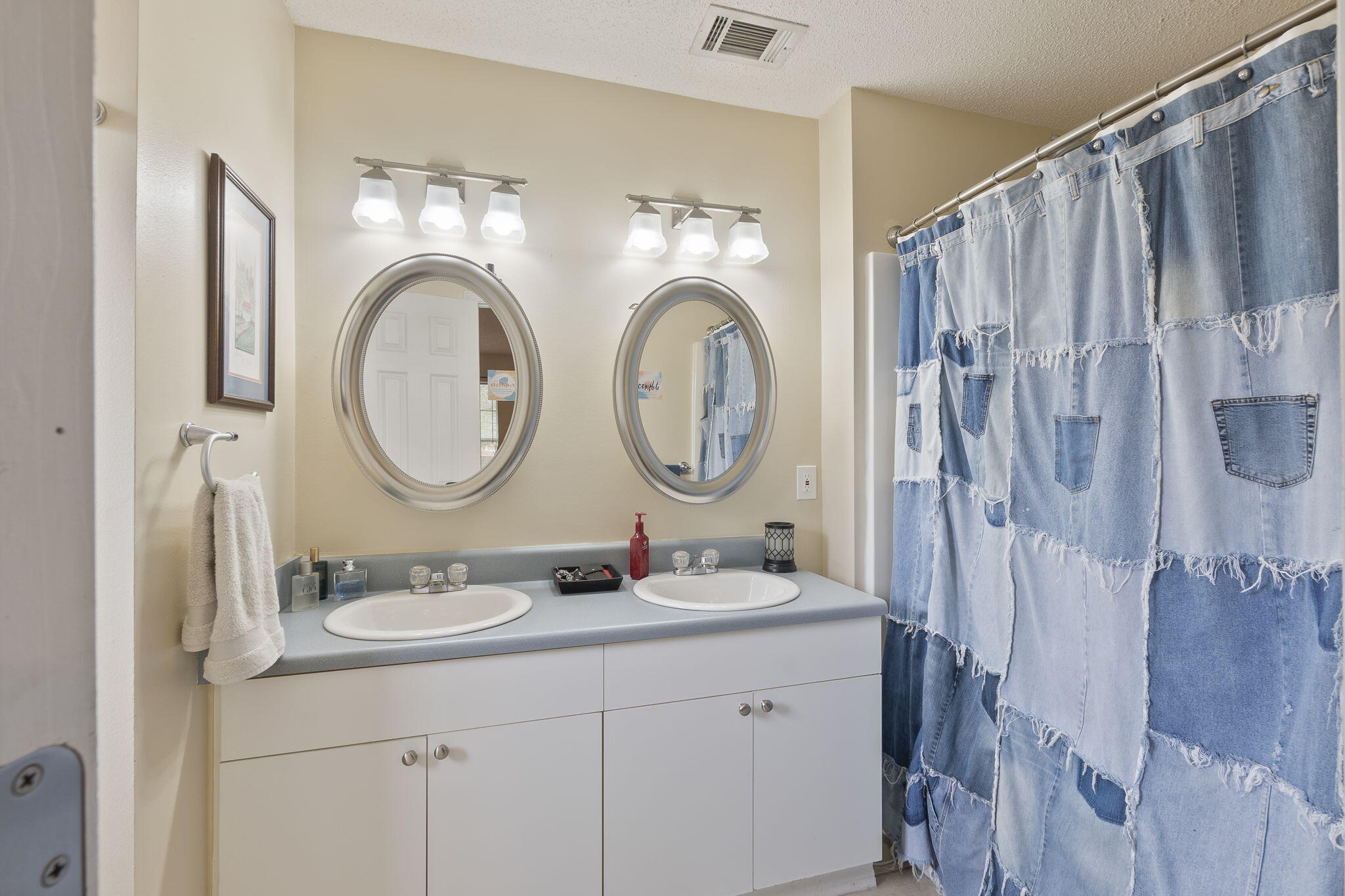 COUNTRY BREEZE ESTATES - Residential