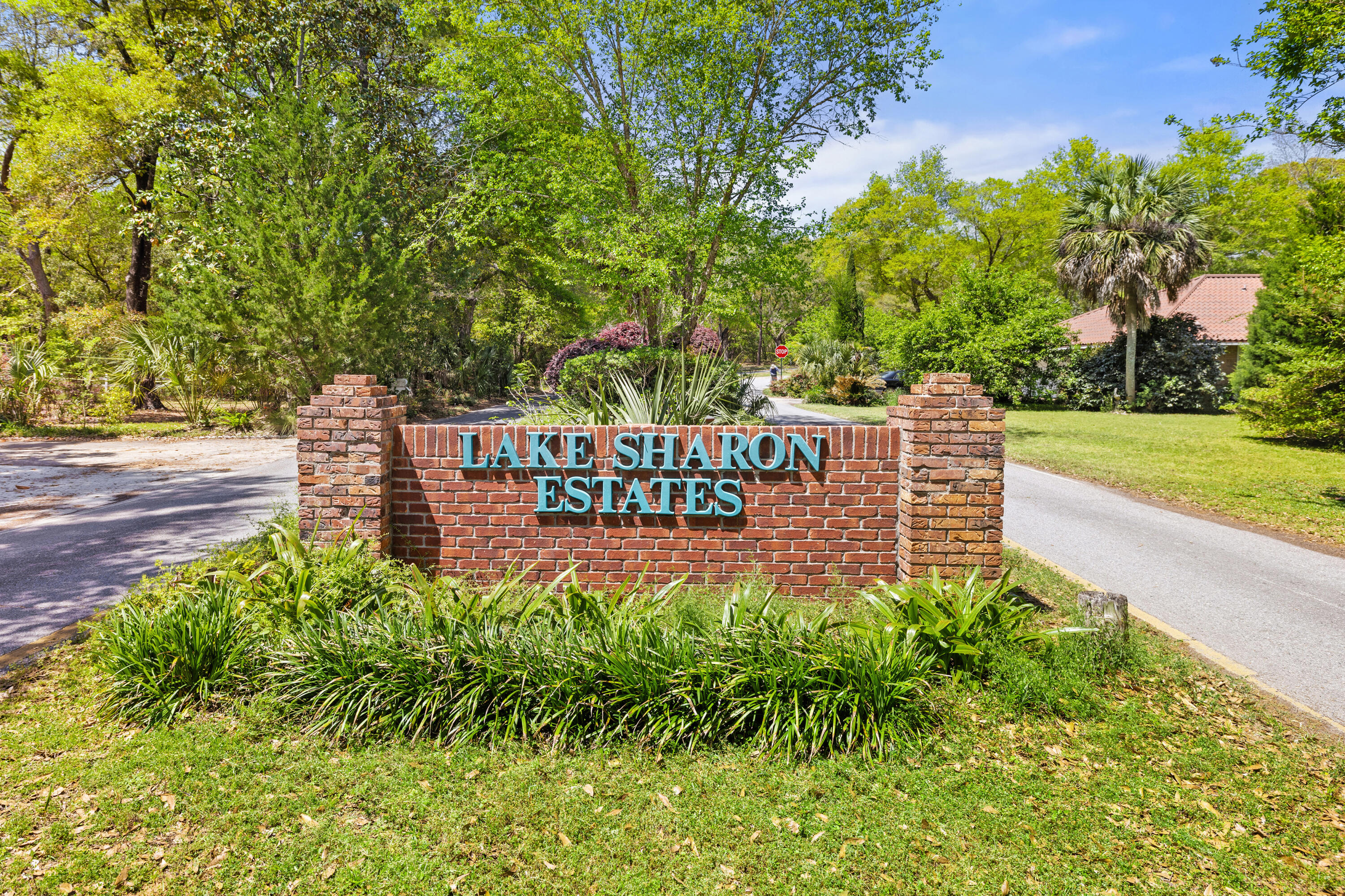 LAKE SHARON ESTATES - Residential