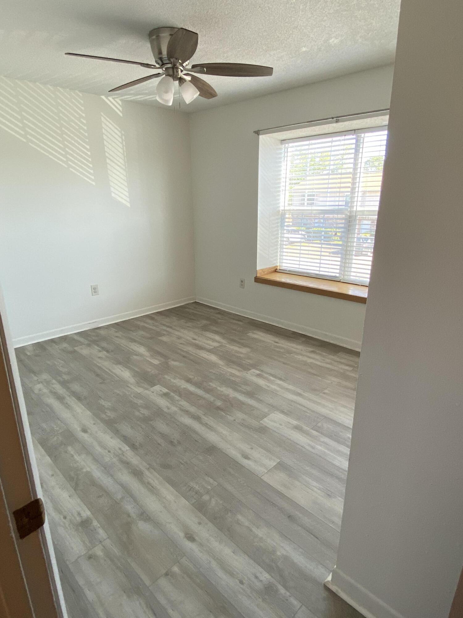 VIKING MANOR PH 1 - Residential Lease