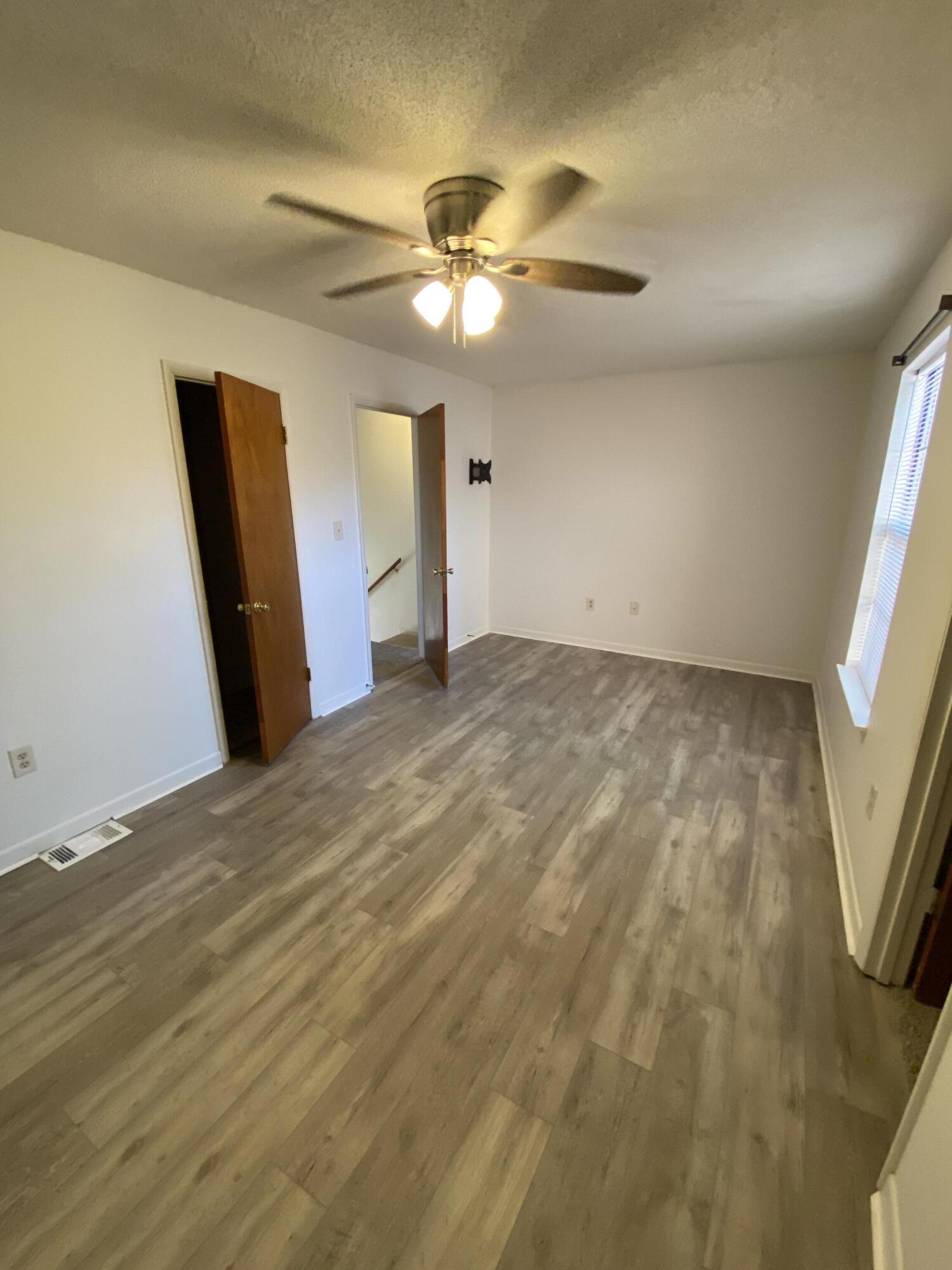 VIKING MANOR PH 1 - Residential Lease