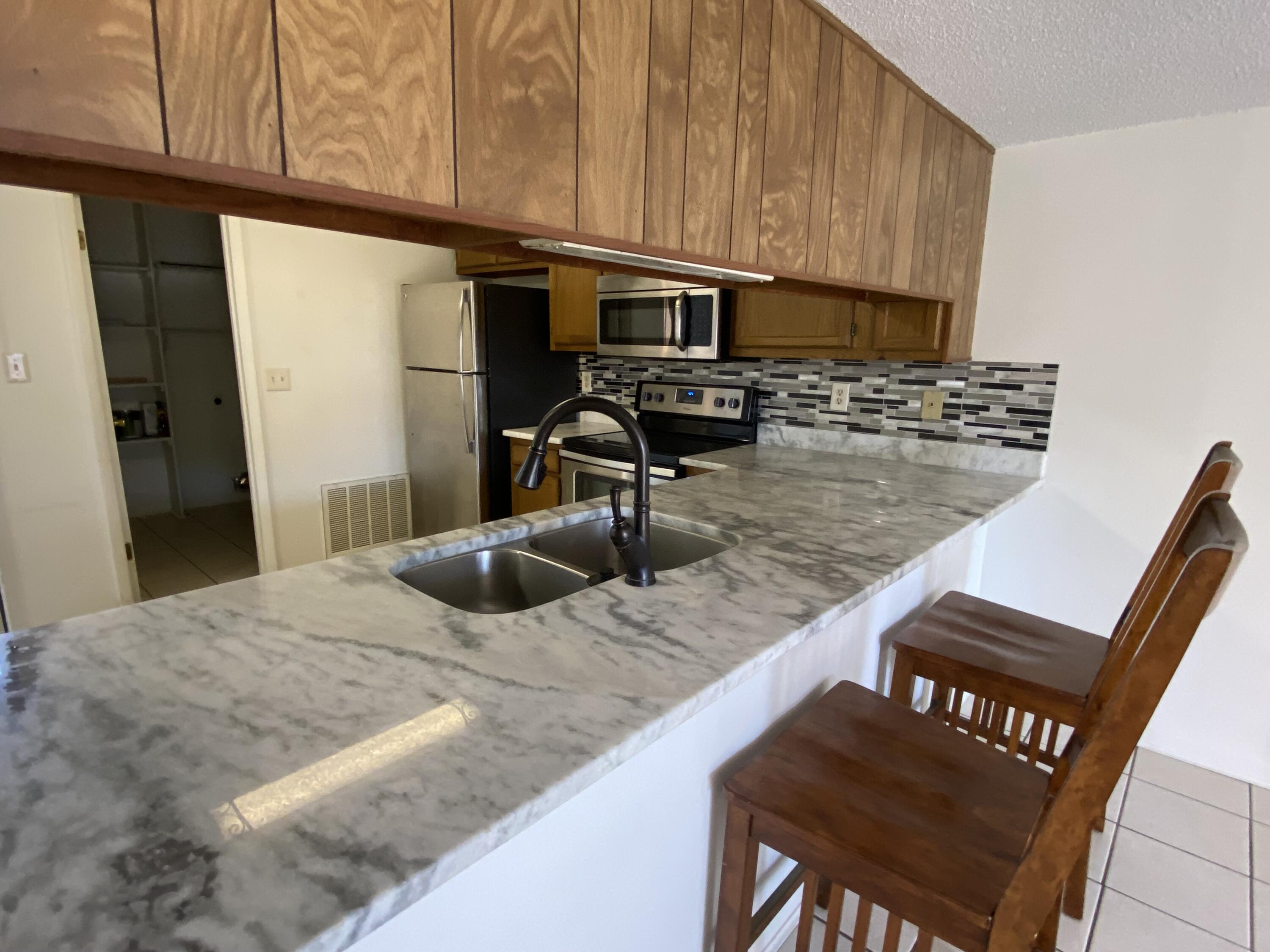 VIKING MANOR PH 1 - Residential Lease