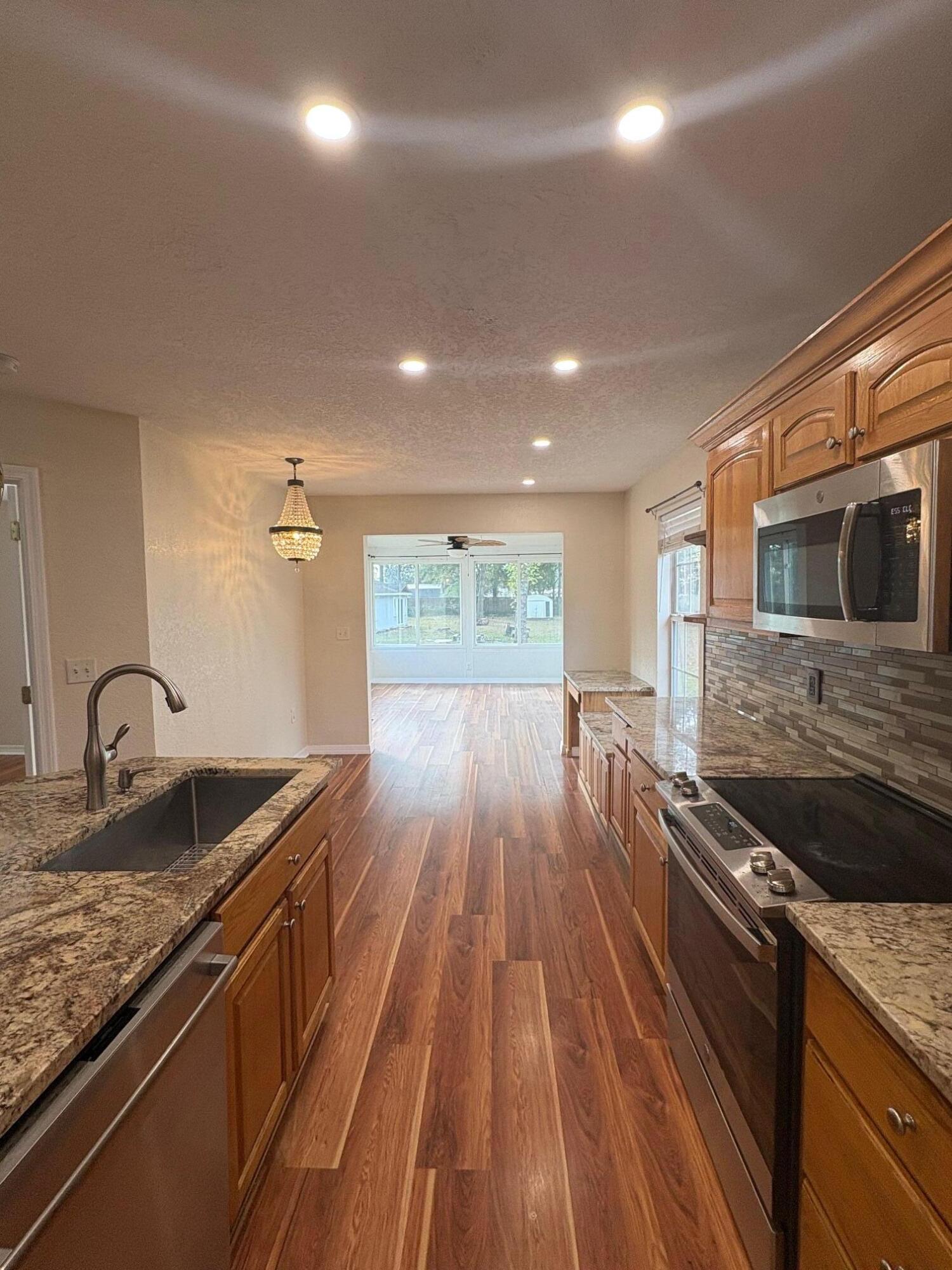 MORRIS ADDN TO CRESTVIEW - Residential Lease