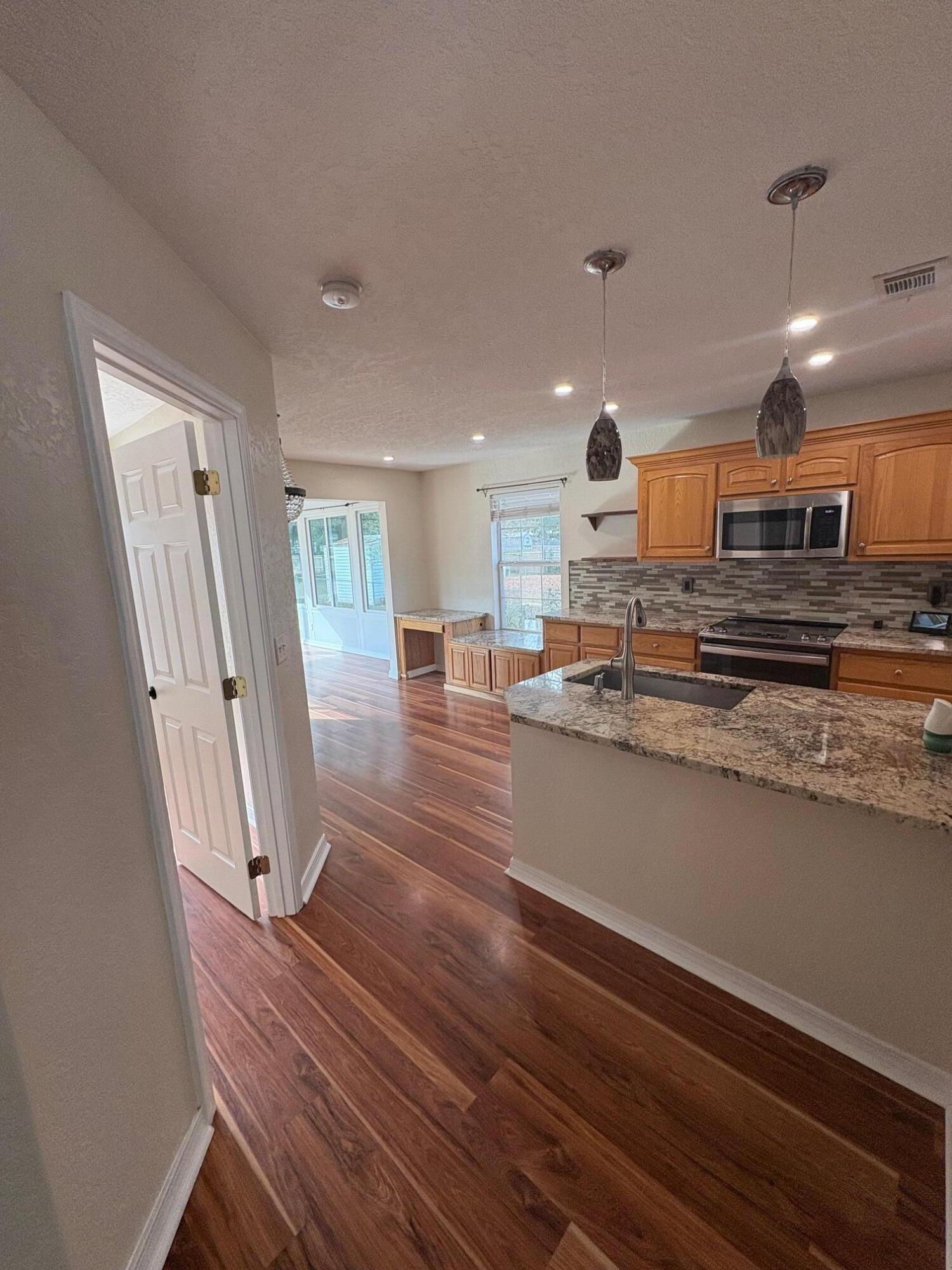 MORRIS ADDN TO CRESTVIEW - Residential Lease