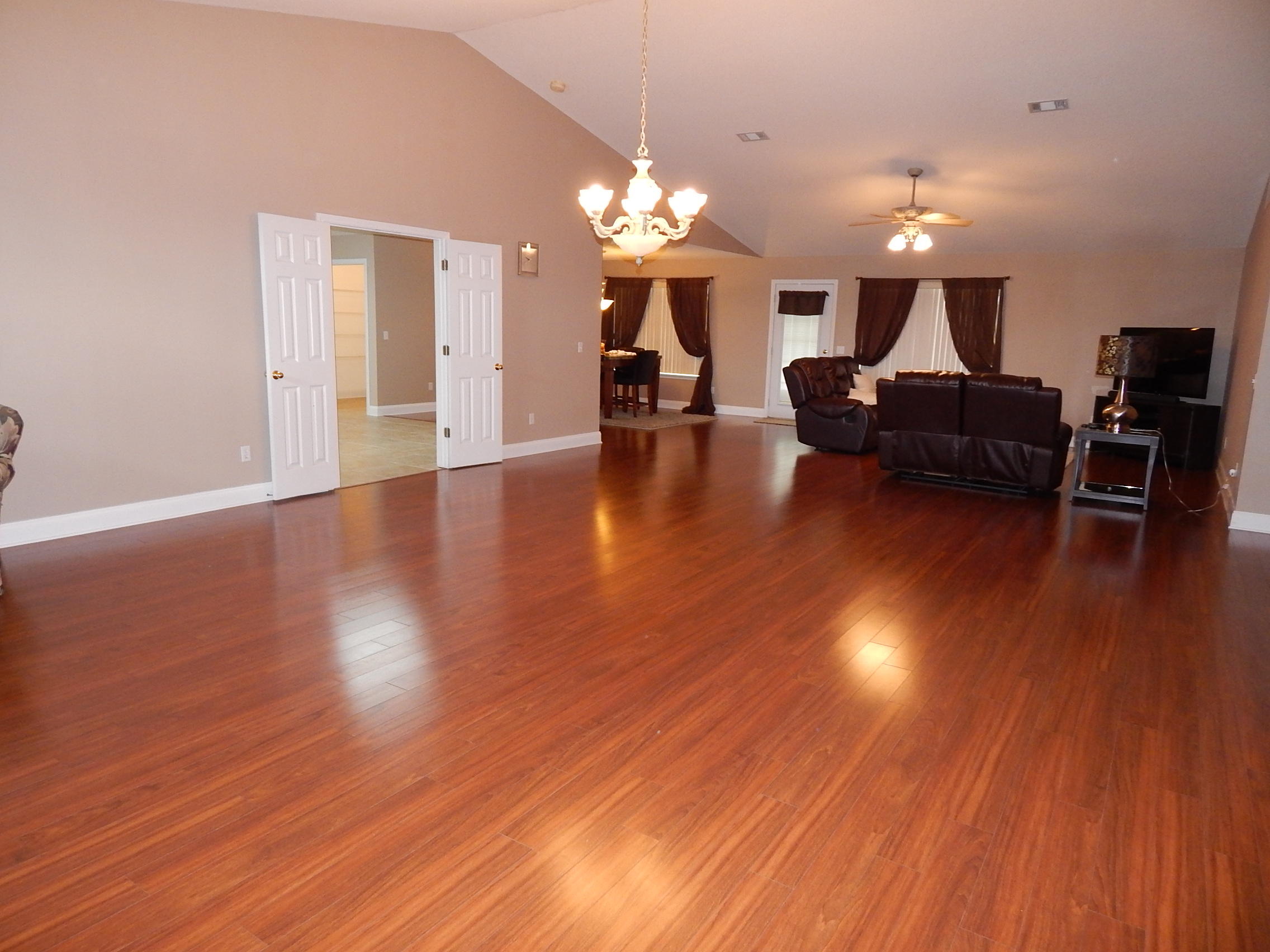 CHEROKEE BEND S/D - Residential