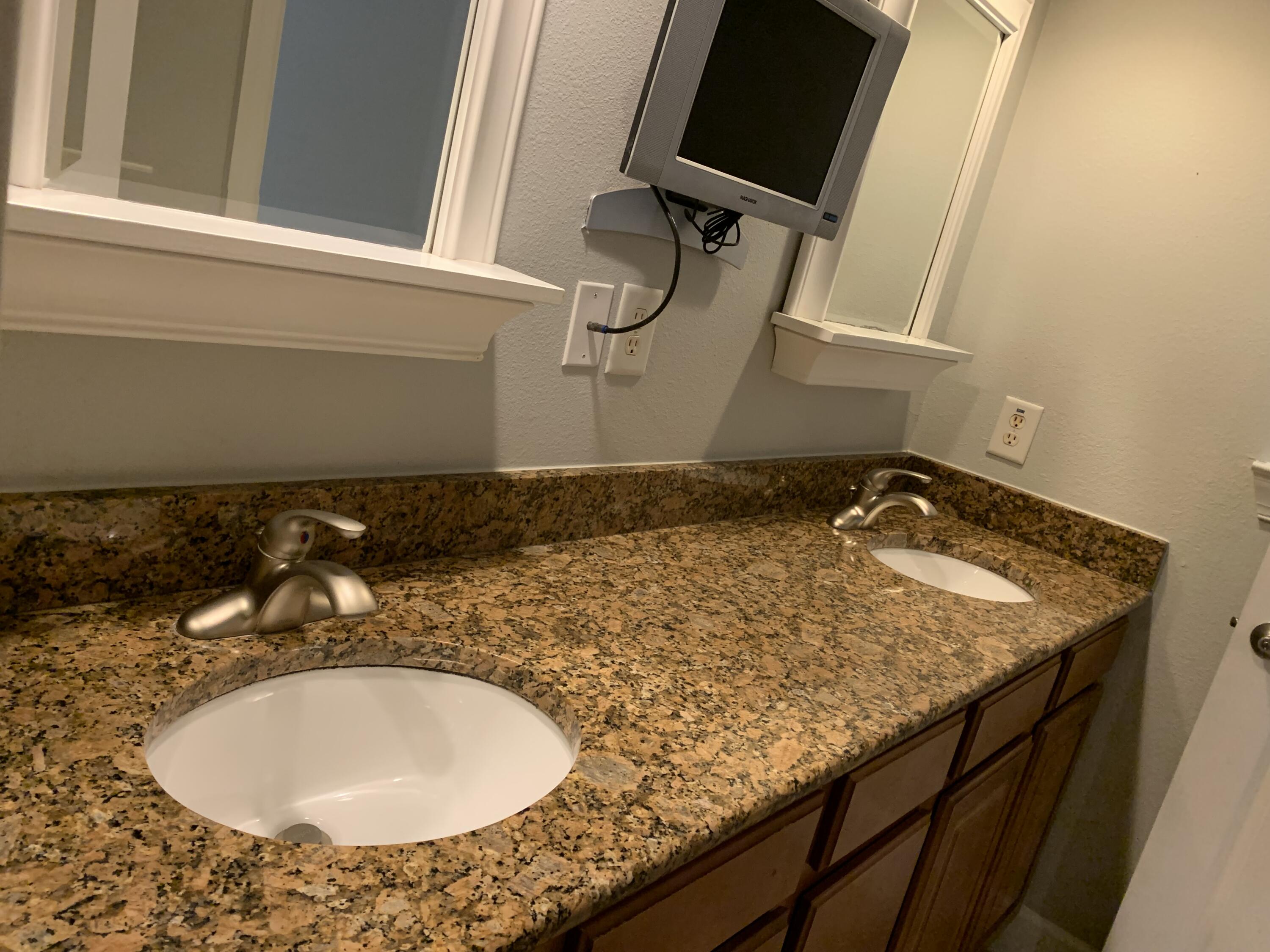 EAGLE BAY - Residential Lease