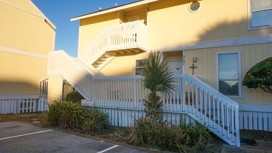 Amazing potential in the Heart of Destin. First Floor unit has 3 bedrooms, 2 bathrooms located near beaches, restaurants and shopping. The master bedroom has a dressing area with extra sink and walk-in closet. This complex offers amazing amenities including multiple pools, shuffle board, pitch and put, beach access and more.