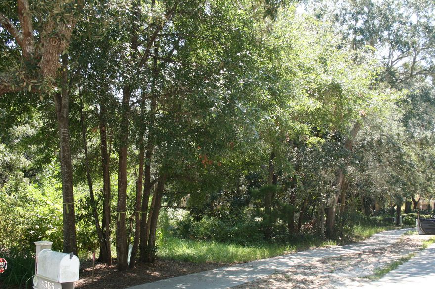Super building lot on Cul-de-sac in beautiful Kelly Plantation with all the great golf, pool, tennis, and other outstanding amenities. This lot has beautiful live oaks and magnolias throughout the property. Located in a wonderful family oriented section.