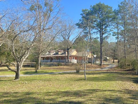 A home in DeFuniak Springs