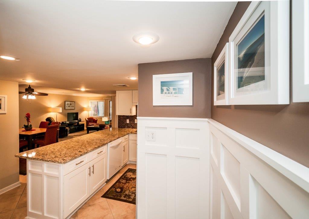 HOLIDAY SURF & RACQUET CLUB - Residential