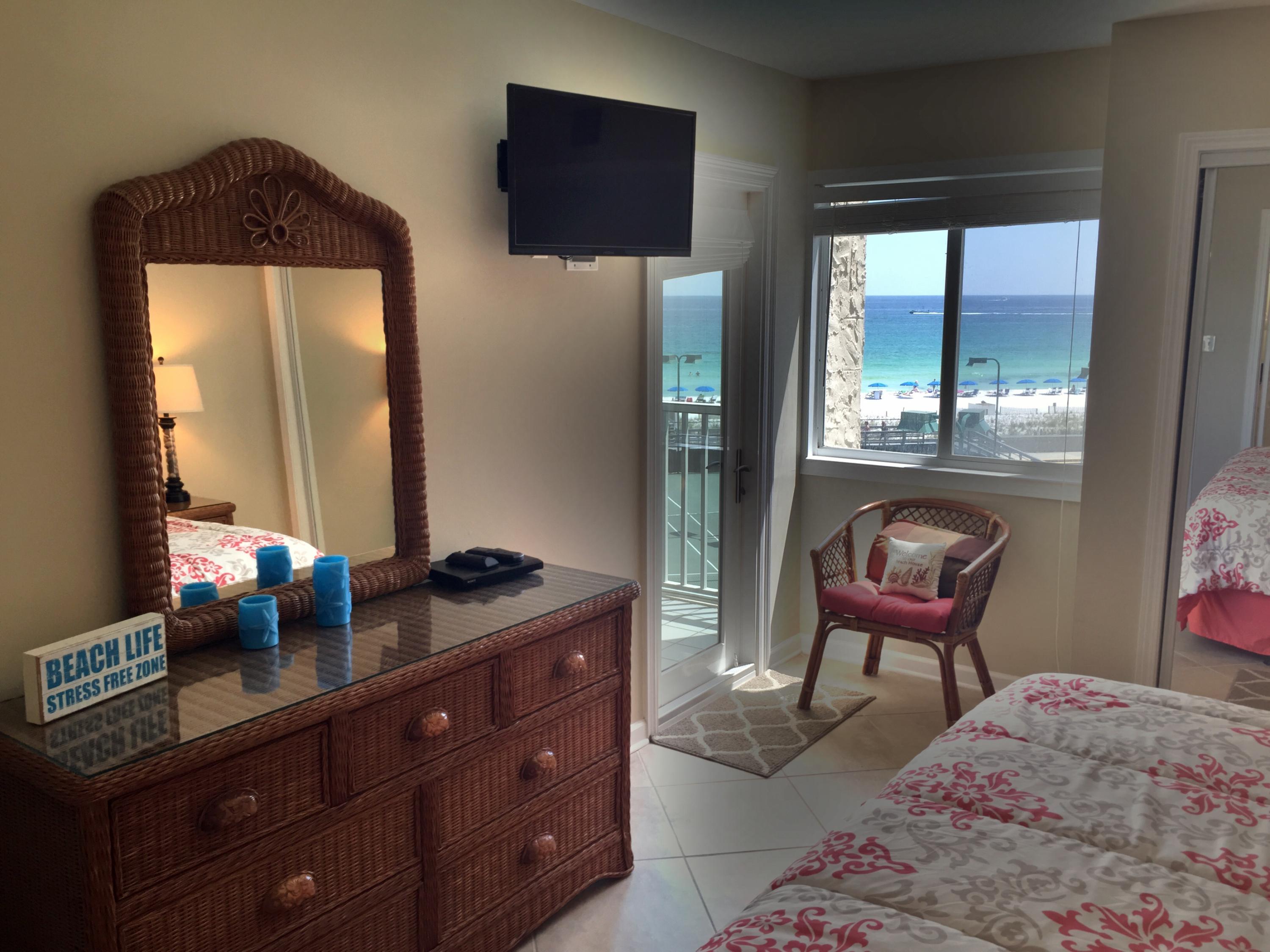 HOLIDAY SURF & RACQUET CLUB - Residential