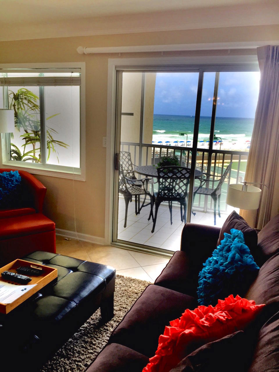 HOLIDAY SURF & RACQUET CLUB - Residential