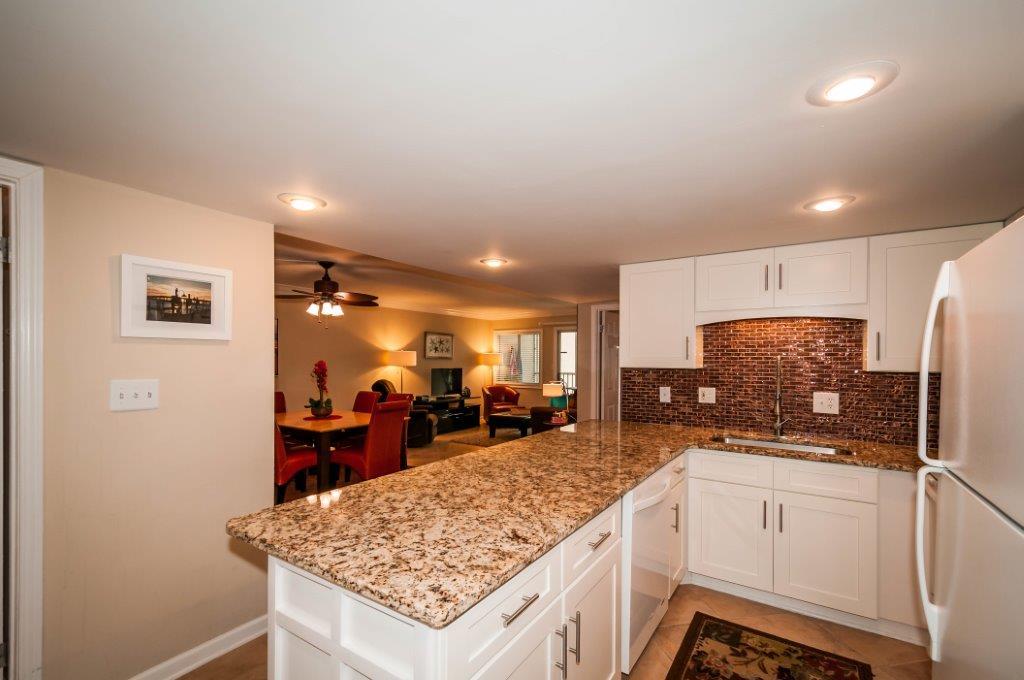 HOLIDAY SURF & RACQUET CLUB - Residential