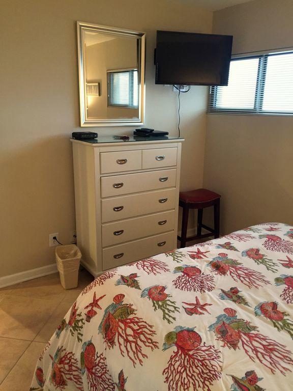 HOLIDAY SURF & RACQUET CLUB - Residential