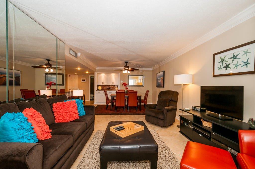 HOLIDAY SURF & RACQUET CLUB - Residential