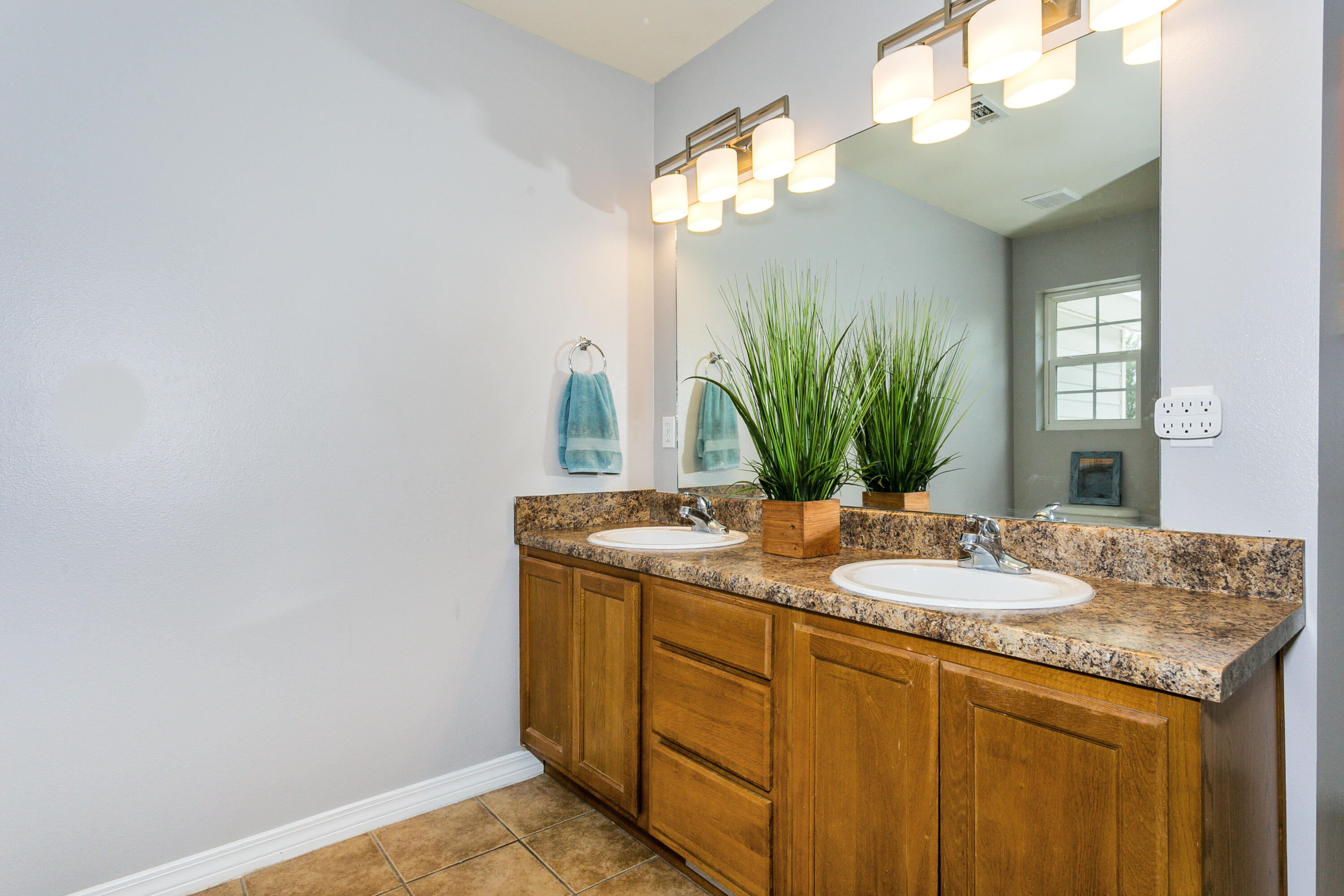 KINGS POINT - Residential