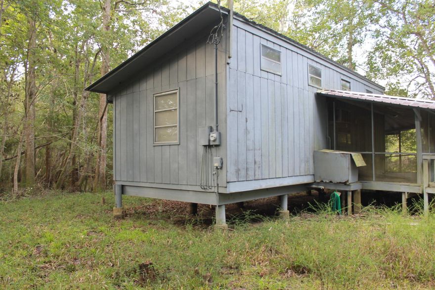 Fantastic opportunit to own that secluded lake front cabin in very secluded area on the Choctawhatchee River in Freeport. This quaint 1 bedroom/1 bath cabin is perfect for those weekend getaways. Property is priced to sell quickly.