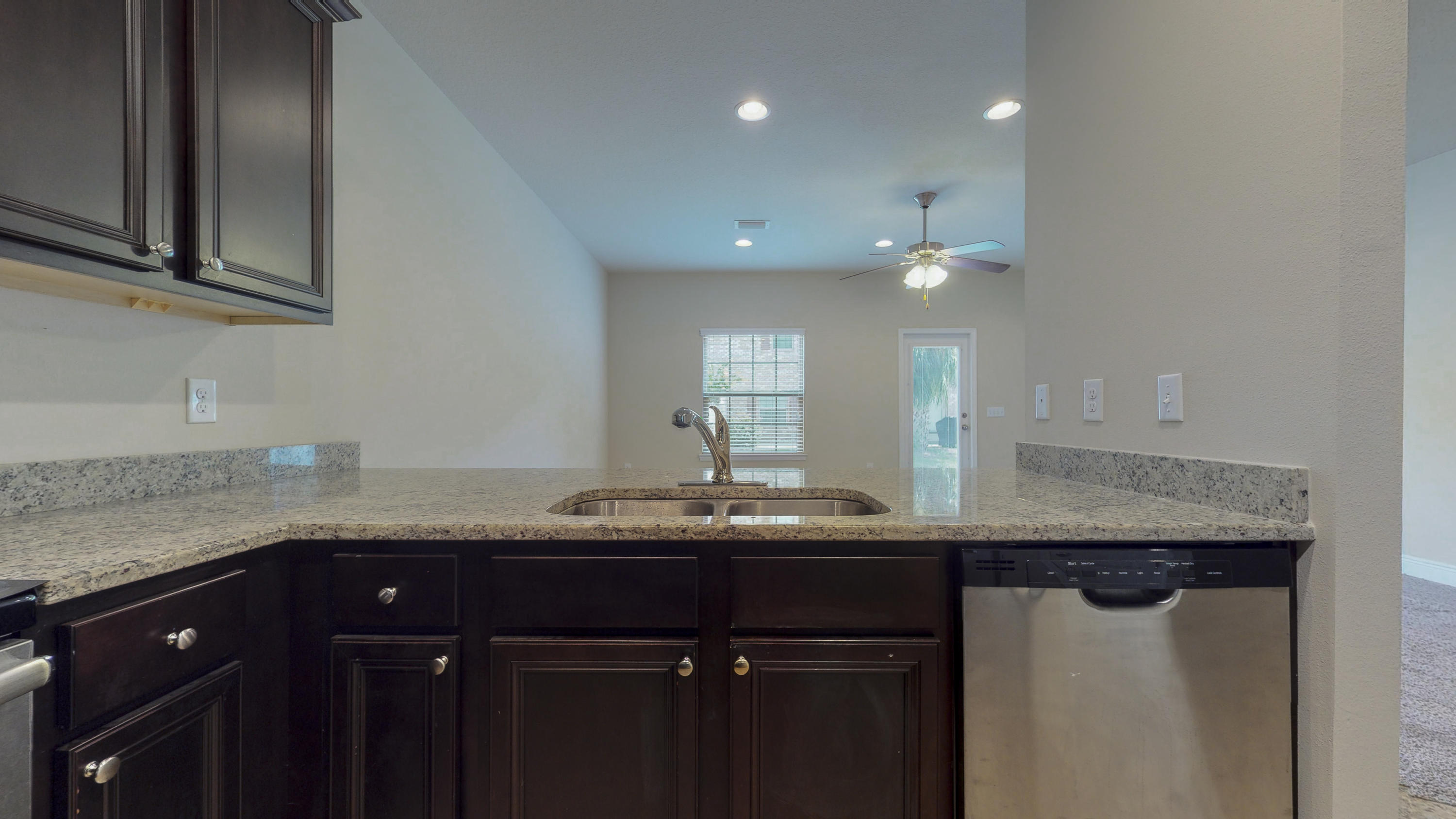 RESERVE POINTE - Residential