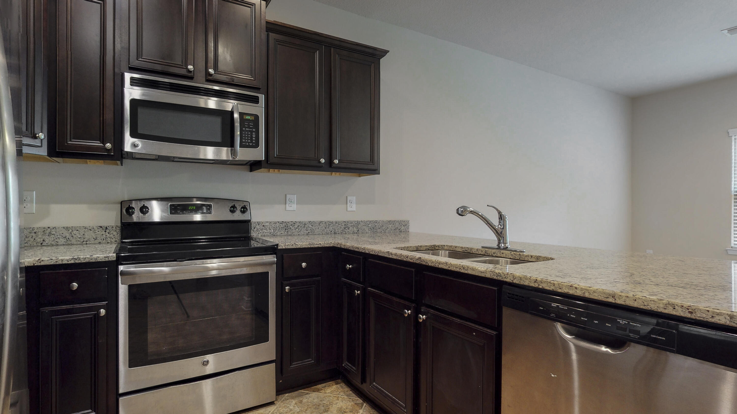RESERVE POINTE - Residential
