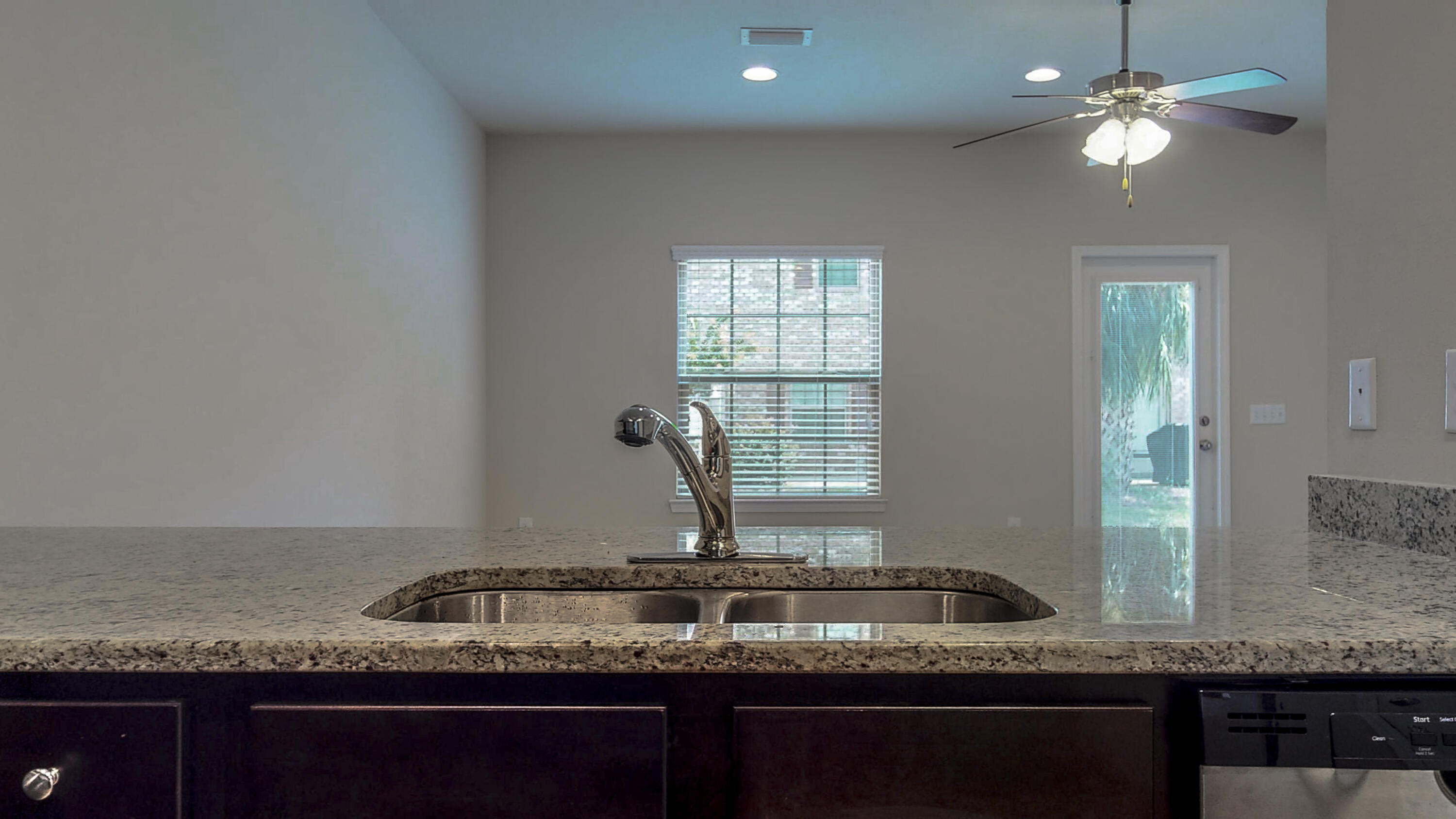 RESERVE POINTE - Residential
