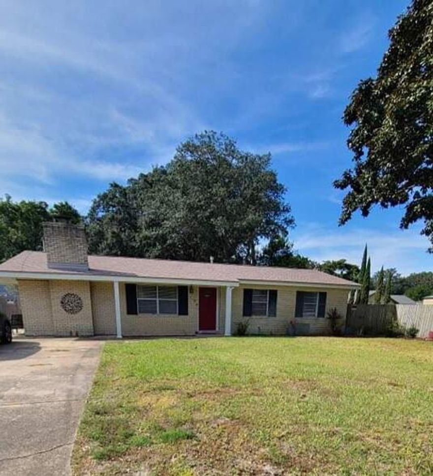 Cozy and updated brick ranch Style home! It welcomes you with new flooring, new kitchen, and freshly painted. The beautiful lot has a back yard for entertaining and has the most beautiful oak tree.