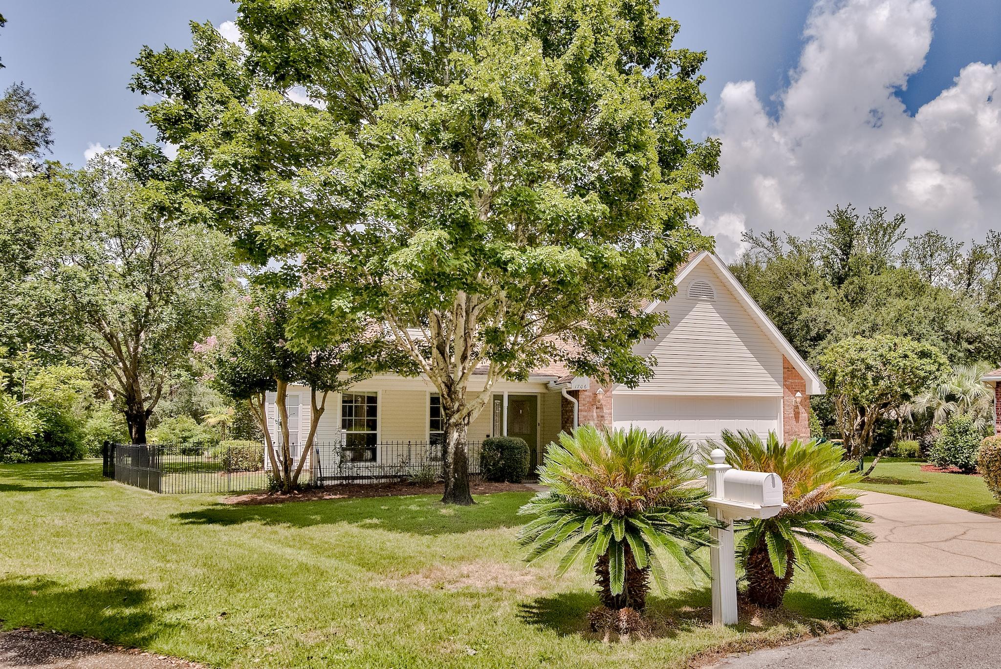 PARKWOOD ESTATES PH 1 BLUEWATER BAY - Residential