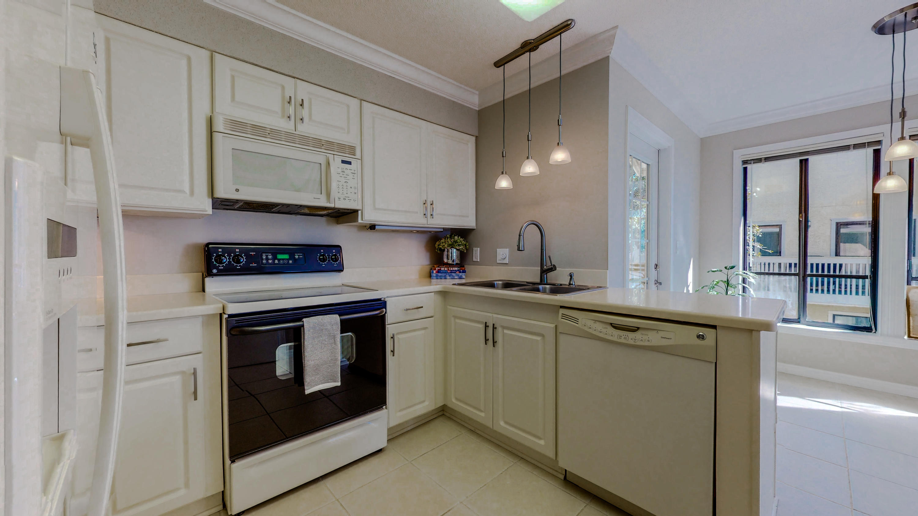 BAYSIDE VILLAS CONDO - Residential