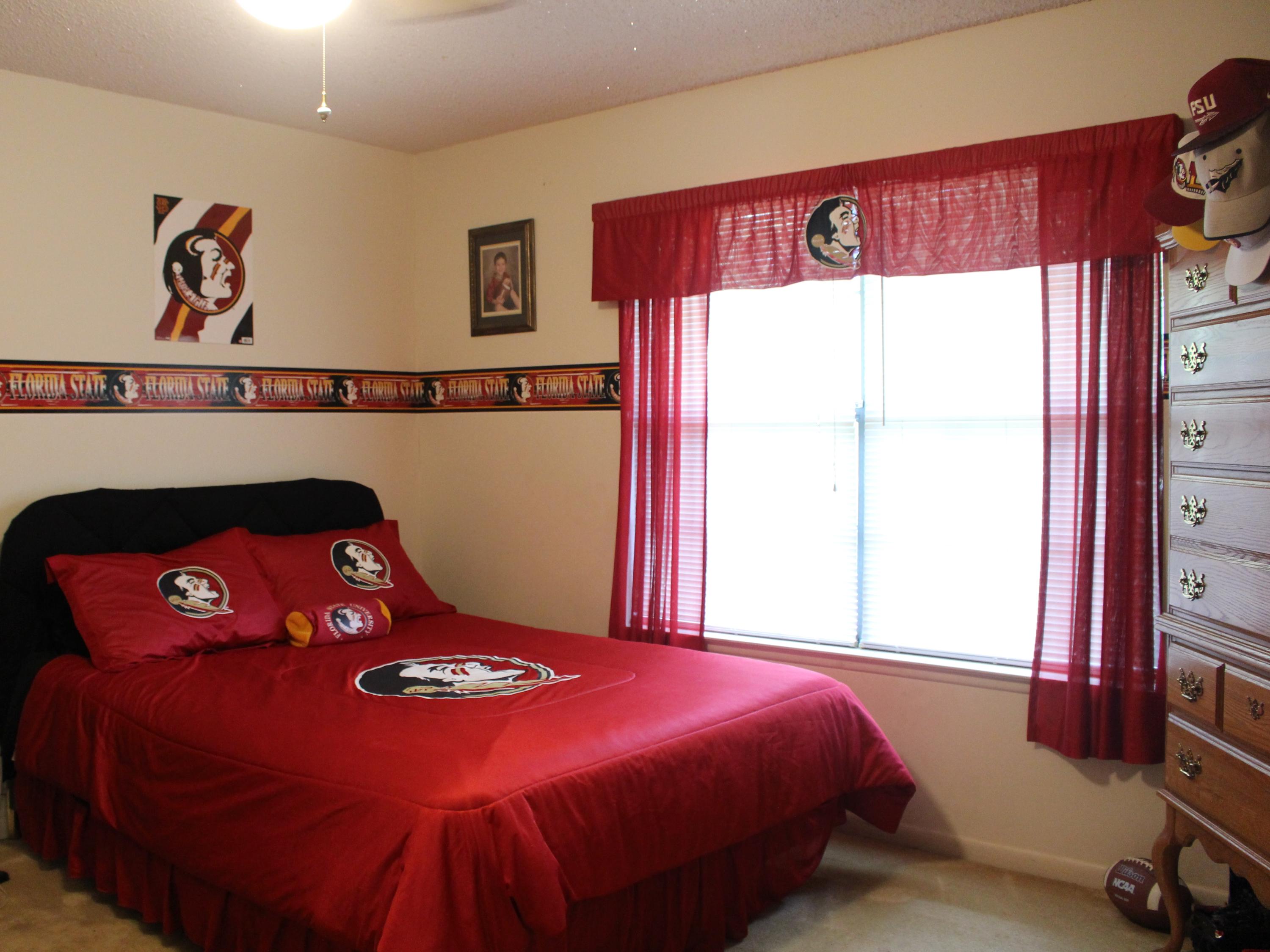 HOLLY HILLS - Residential