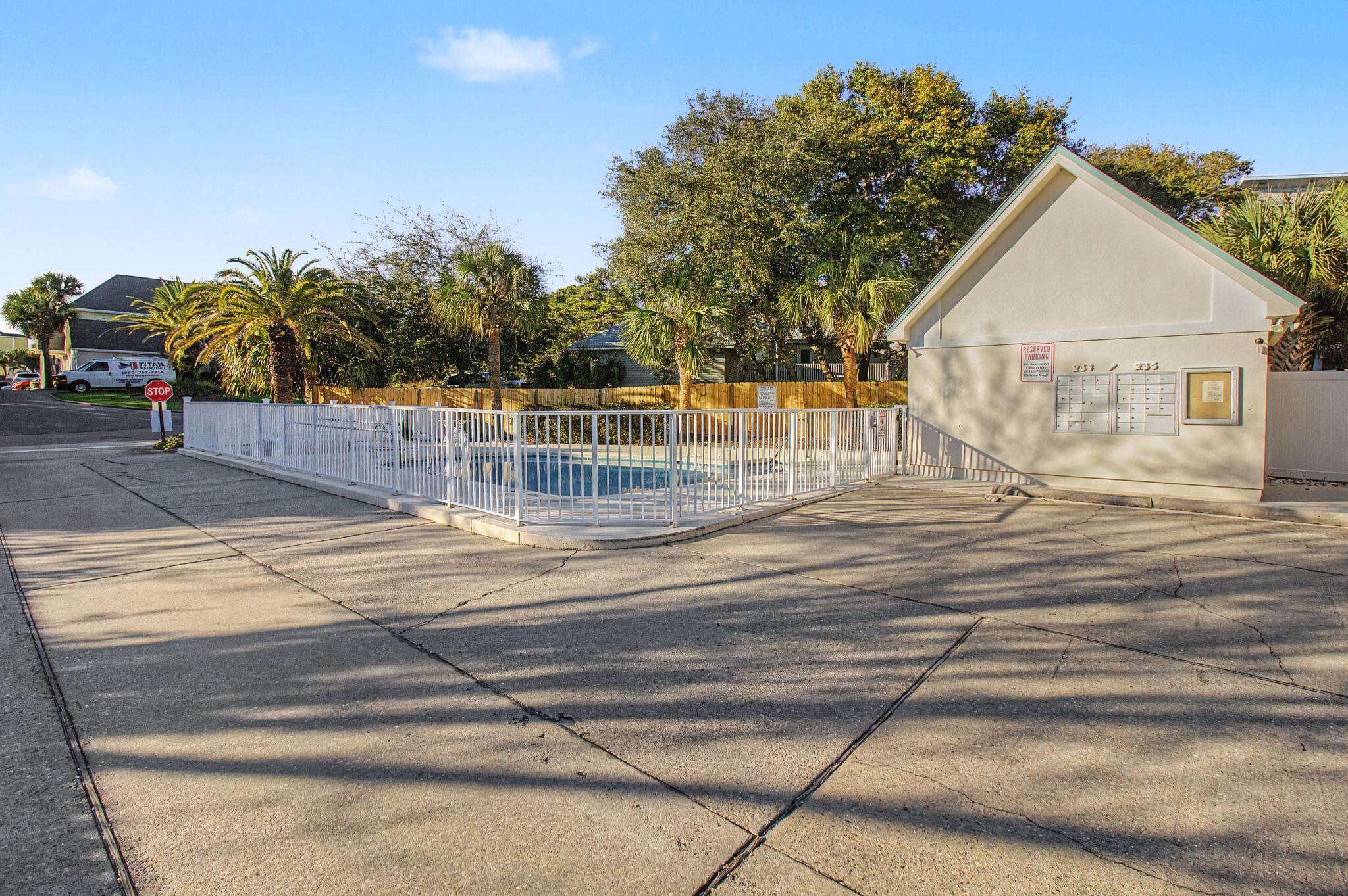 PELICAN PLACE T/H WEST - Residential Lease