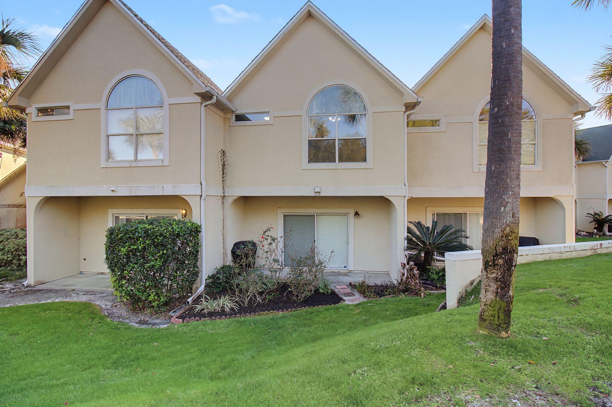 PELICAN PLACE T/H WEST - Residential Lease