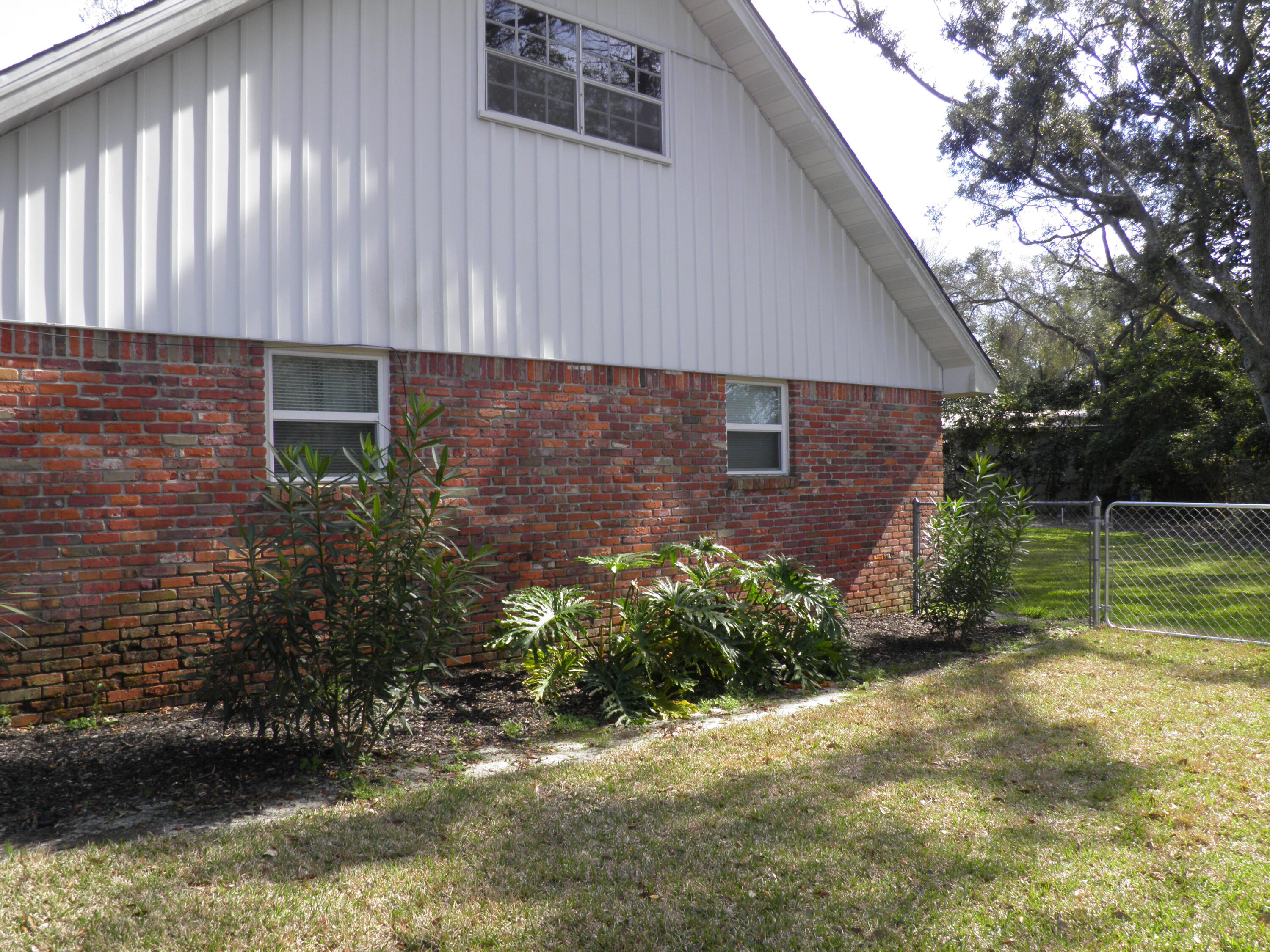 COLONY ESTATES - Residential Lease